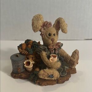 Boyd’s Bears Charming Tan Bunny Figurine with Basket and carrot juice